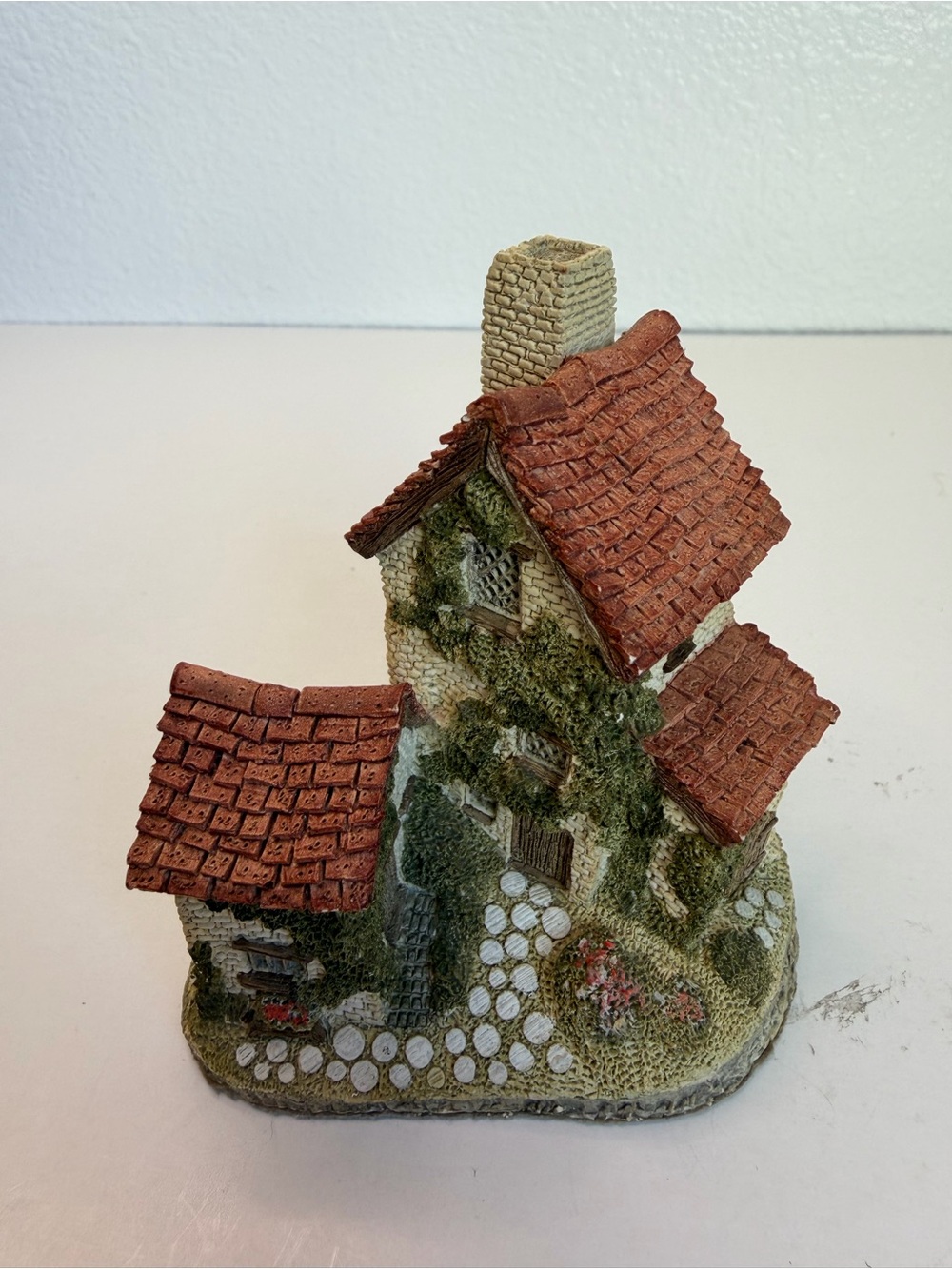 David Winter Cottages Ivy Cottage Hand Painted Figurine Fairy Gnome garden fae